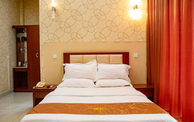http://www.hotelbelairbujumbura.bi/standard room